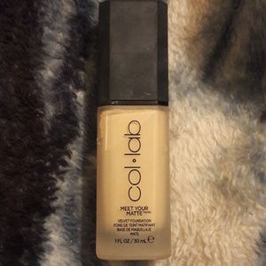COL-LAB meet your matte velvet foundation